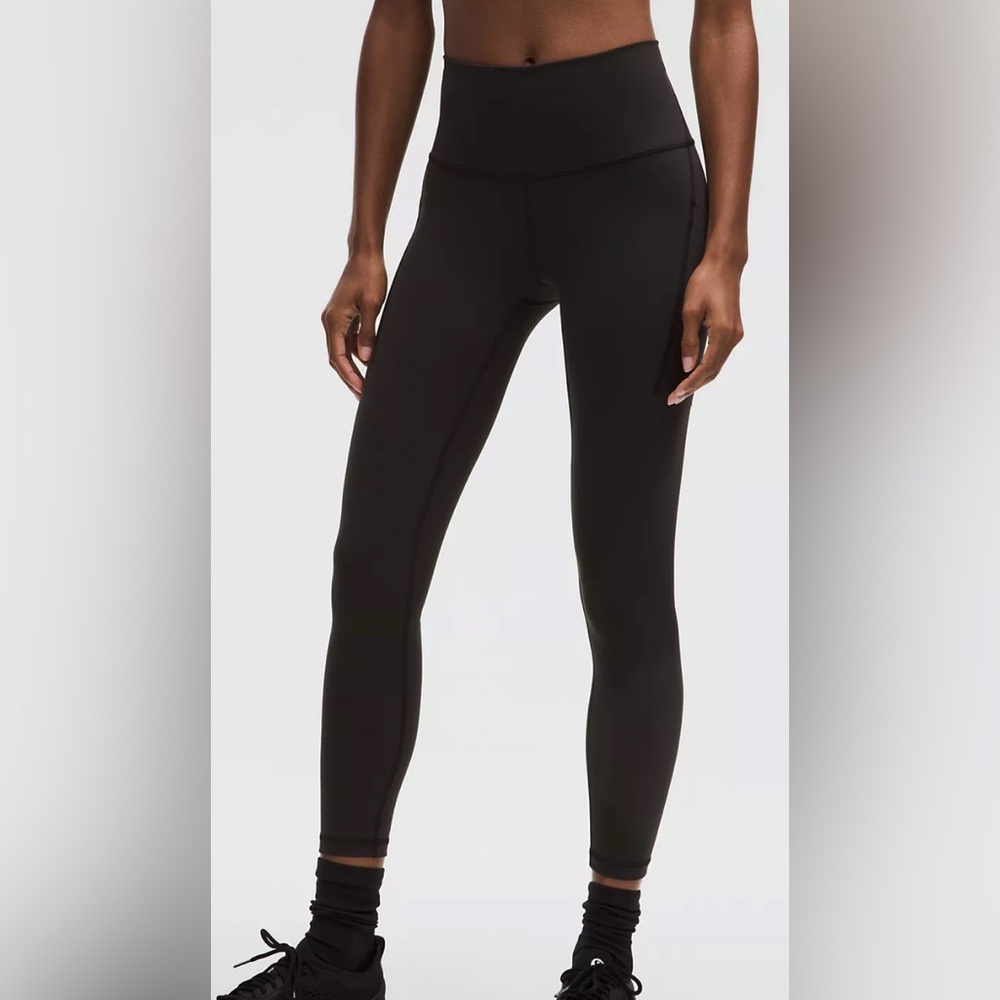 lululemon athletica Black Wunder Under High-Rise Leggings w/Pockets - Picture 2 of 3